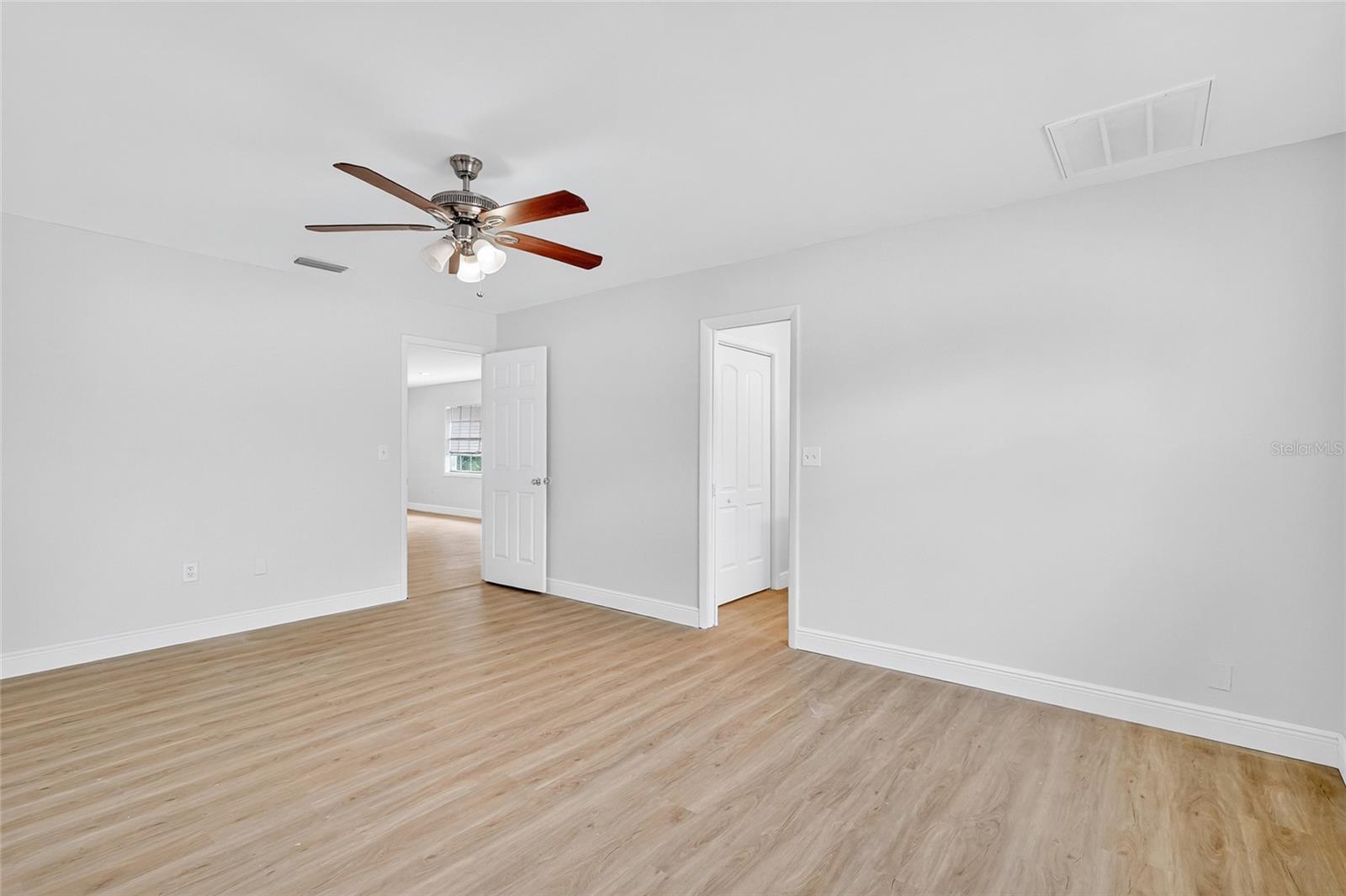 Image 11 of 35 For 1448 Lakeview Drive