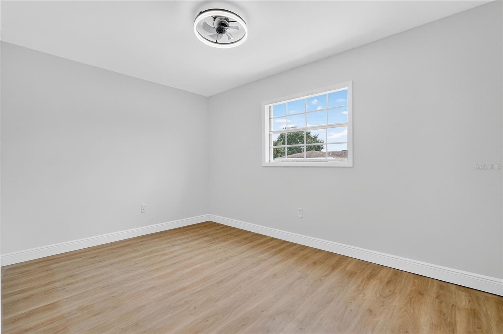 Image 18 of 35 For 1448 Lakeview Drive