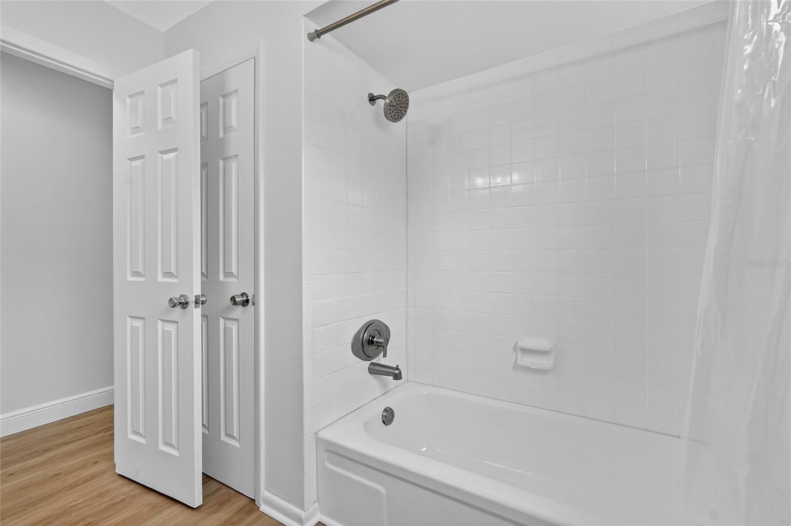 Image 21 of 35 For 1448 Lakeview Drive