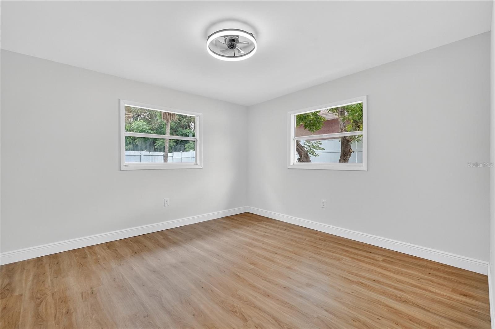 Image 22 of 35 For 1448 Lakeview Drive