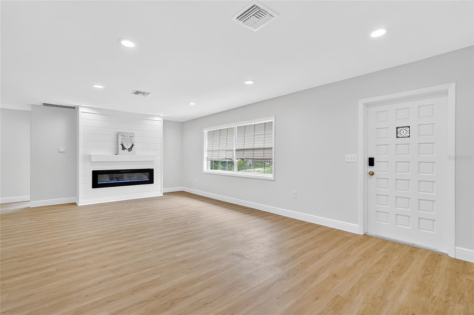 Image 9 of 35 For 1448 Lakeview Drive