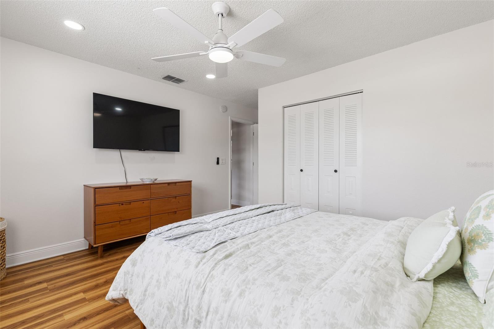 Image 16 of 28 For 5653 67th Avenue N 221