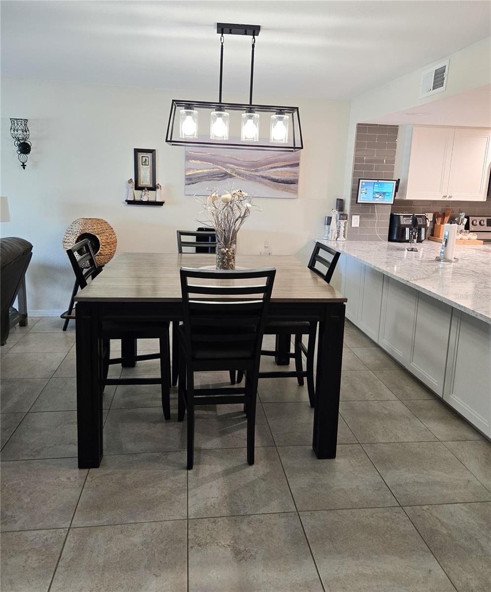 Image 11 of 30 For 1101 Pinellas Bayway S 405
