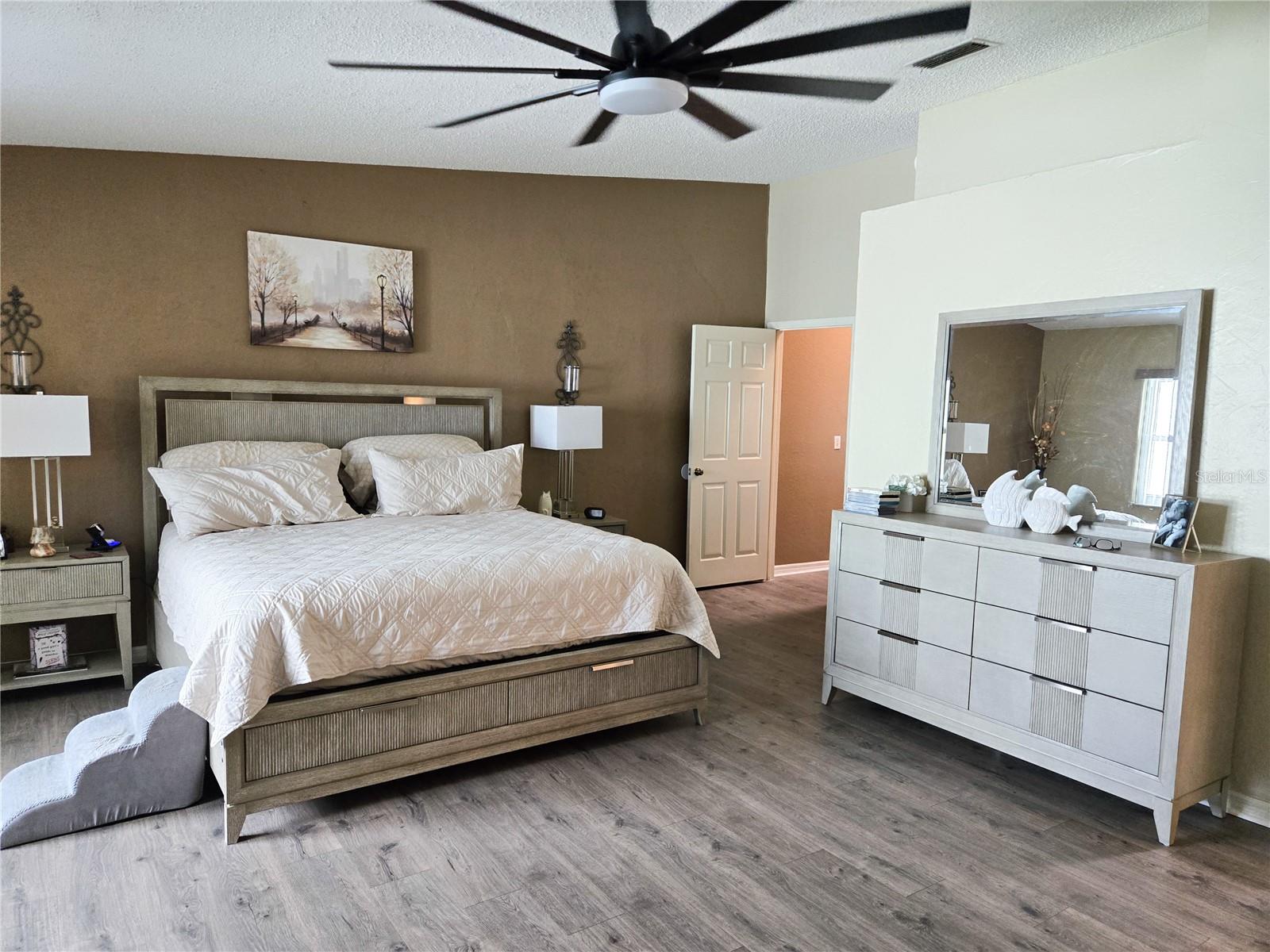 Image 19 of 30 For 1101 Pinellas Bayway S 405