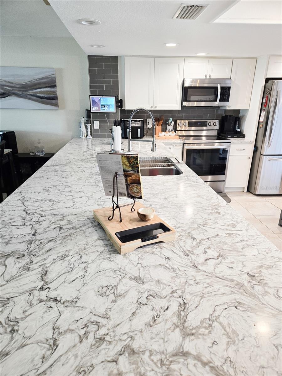 Image 6 of 30 For 1101 Pinellas Bayway S 405