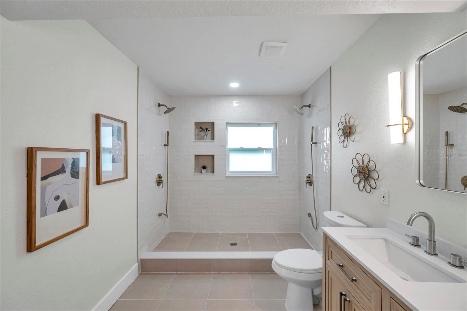 Image 18 of 41 For 5833 Dartmouth Ave N