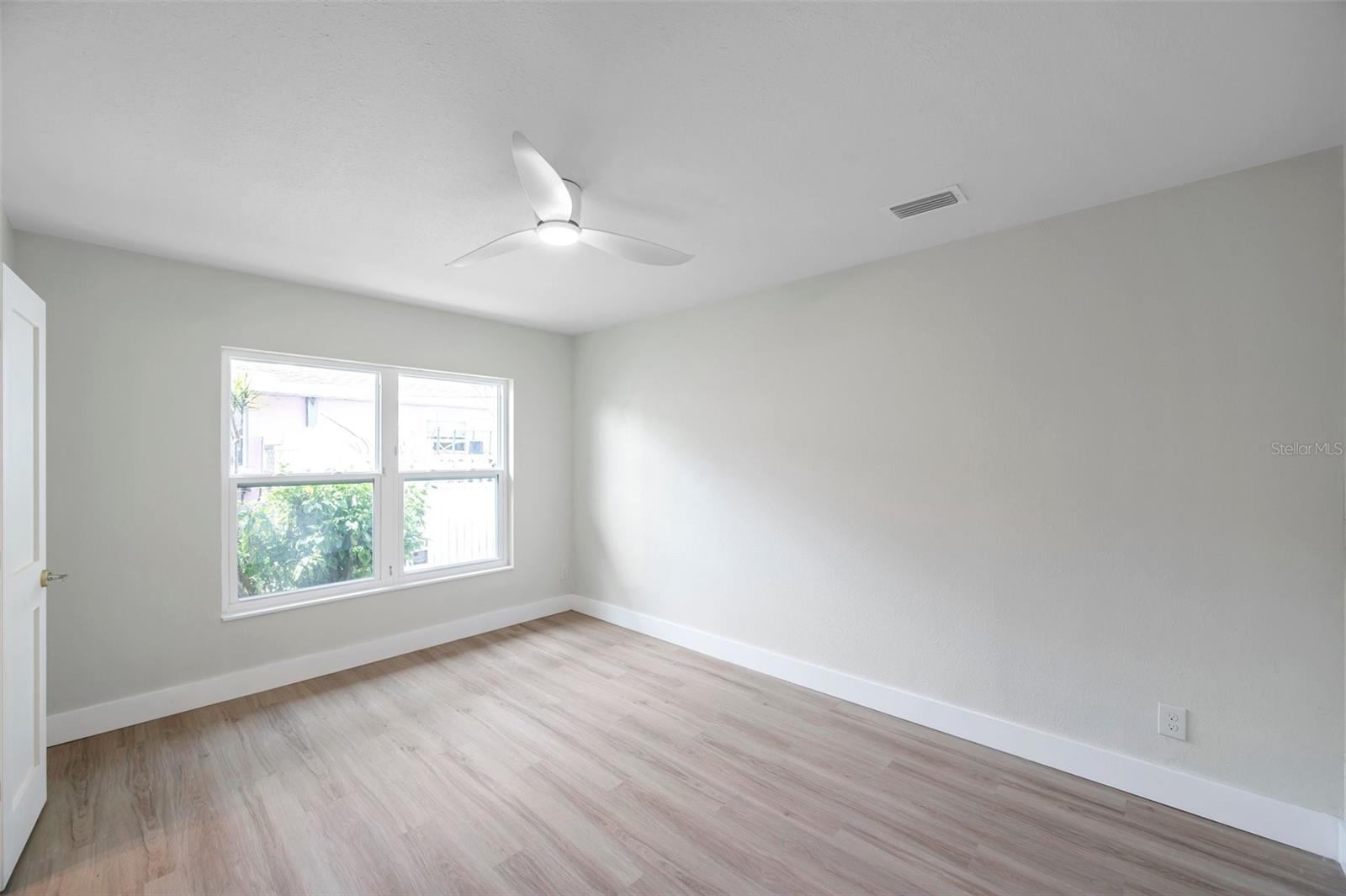 Image 31 of 41 For 5833 Dartmouth Ave N