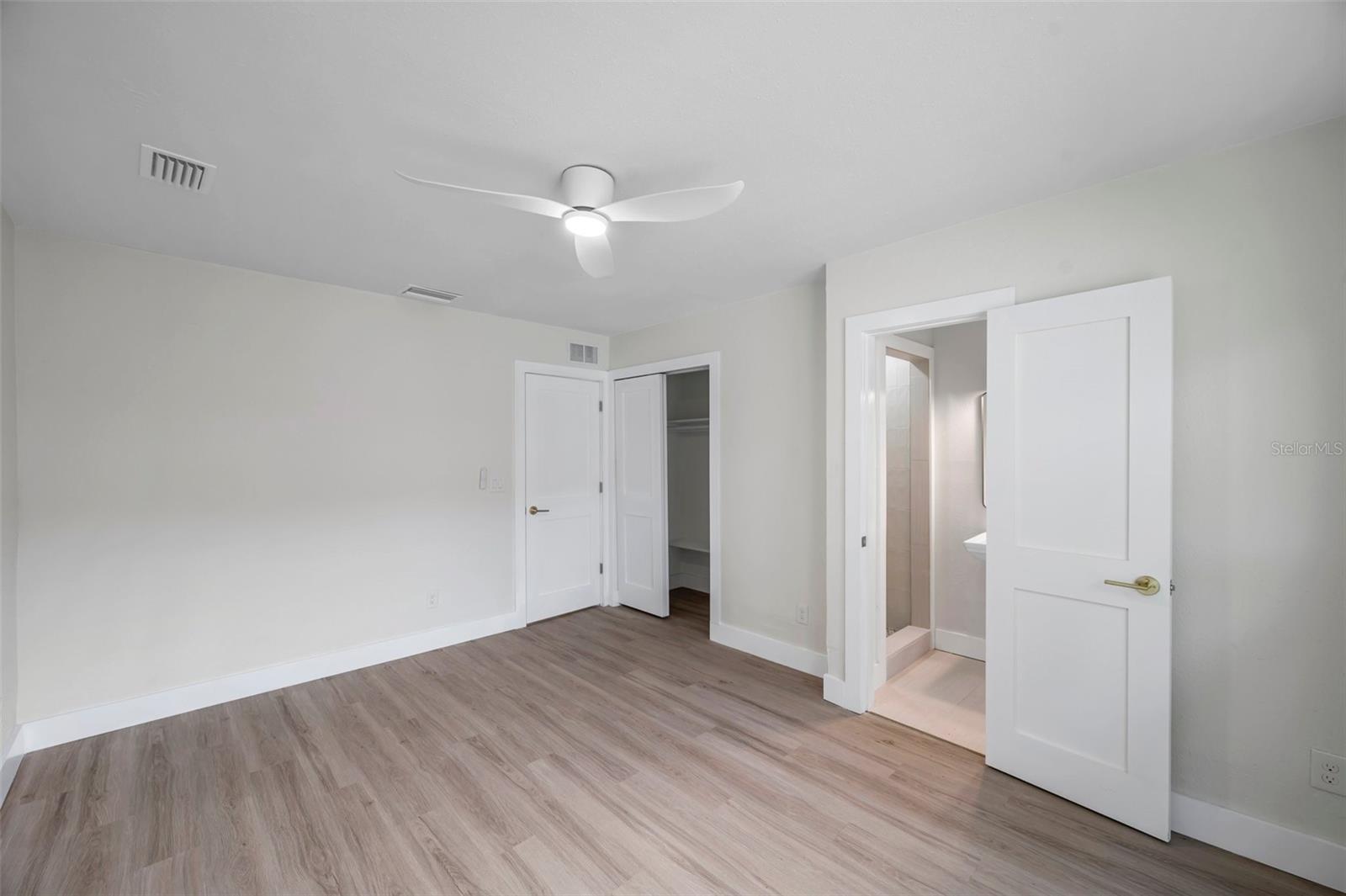 Image 33 of 41 For 5833 Dartmouth Ave N