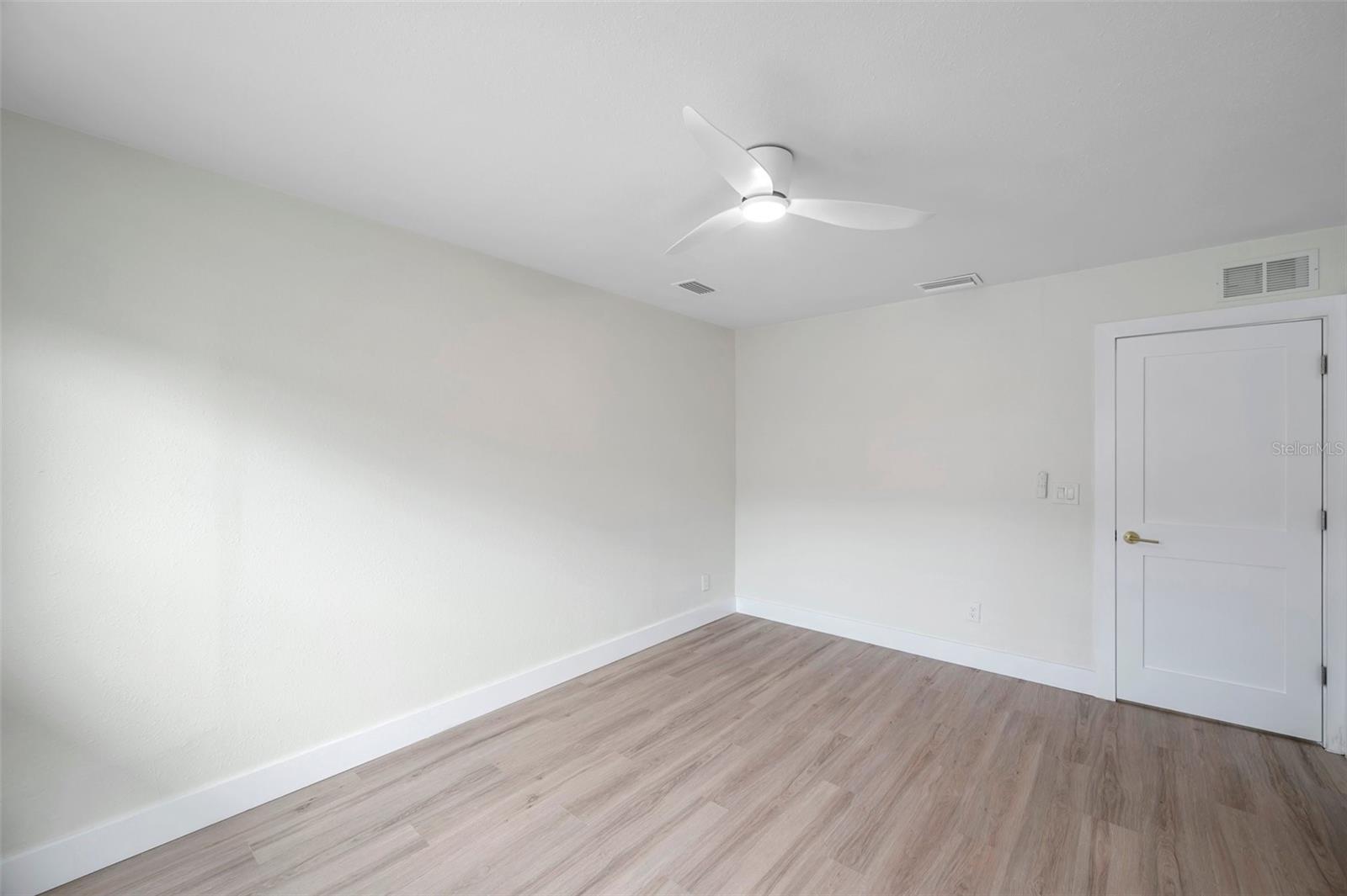 Image 34 of 41 For 5833 Dartmouth Ave N
