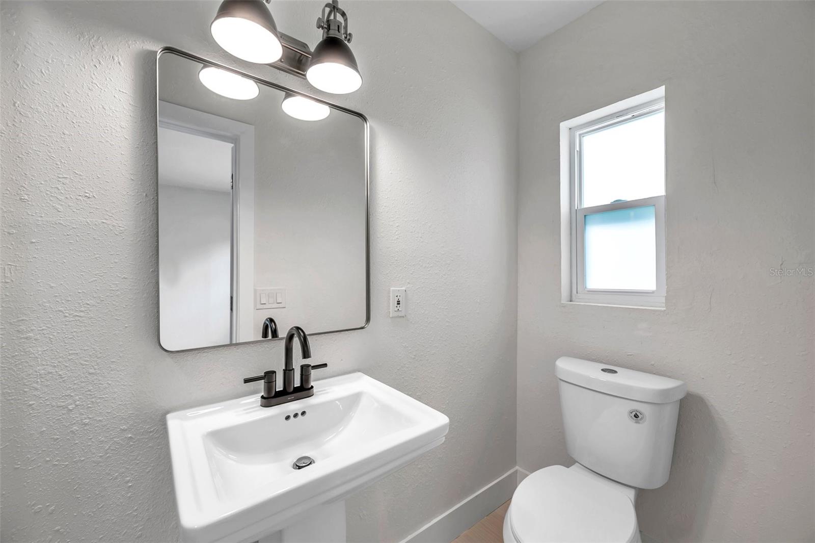 Image 36 of 41 For 5833 Dartmouth Ave N