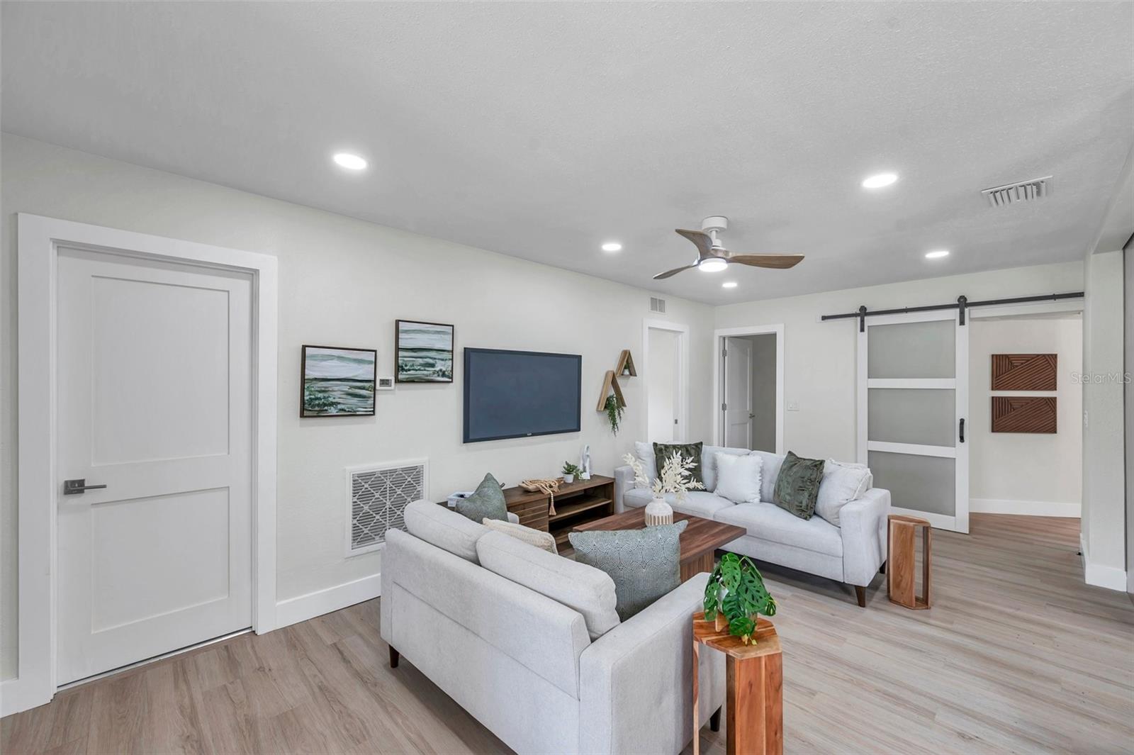 Image 6 of 41 For 5833 Dartmouth Ave N