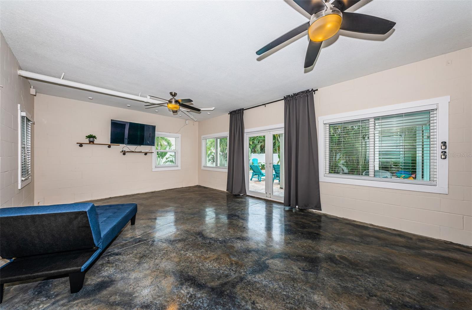 Image 19 of 25 For 16109 3rd Street E