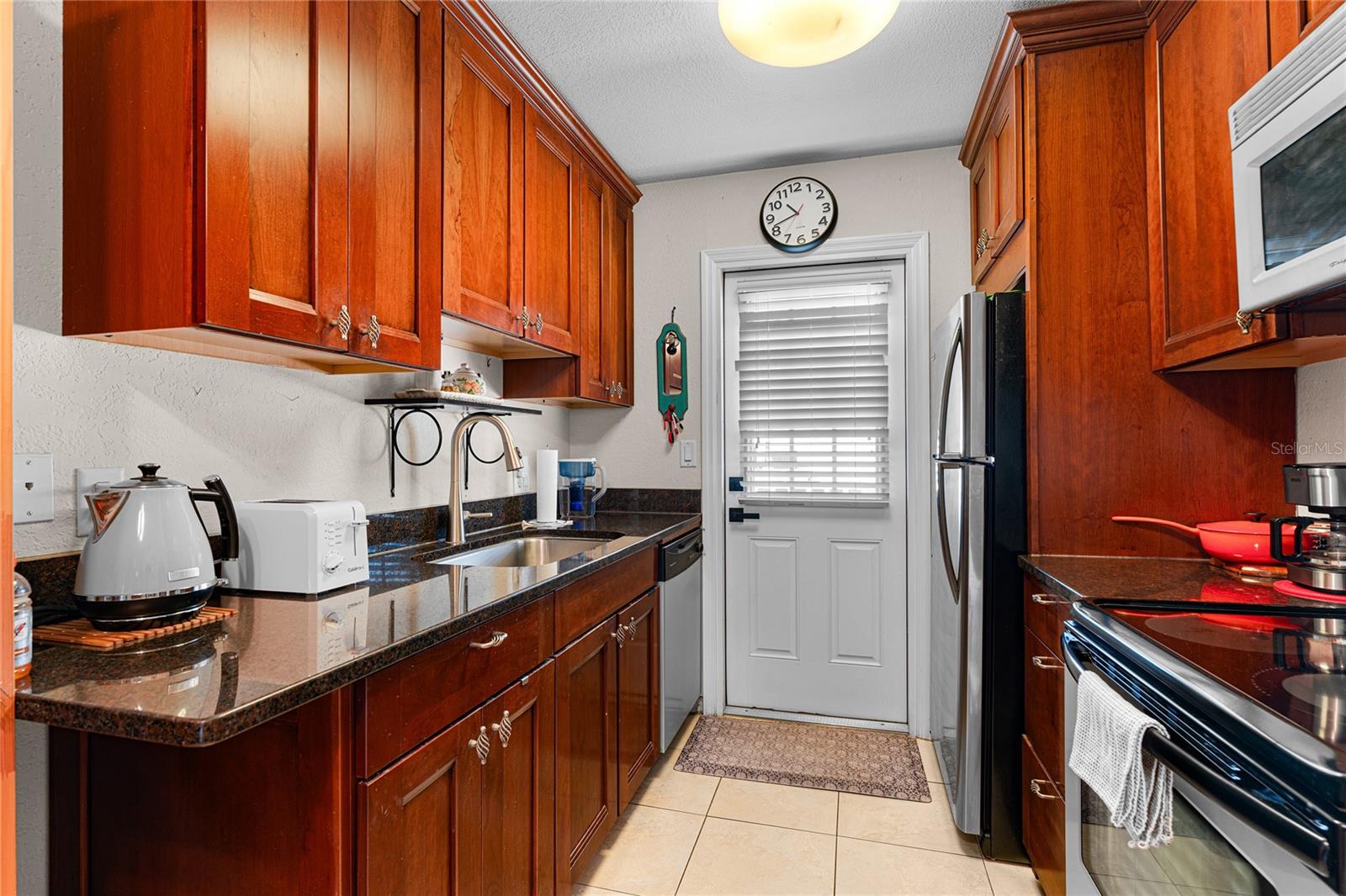 Image 11 of 33 For 208 Danube Avenue 203