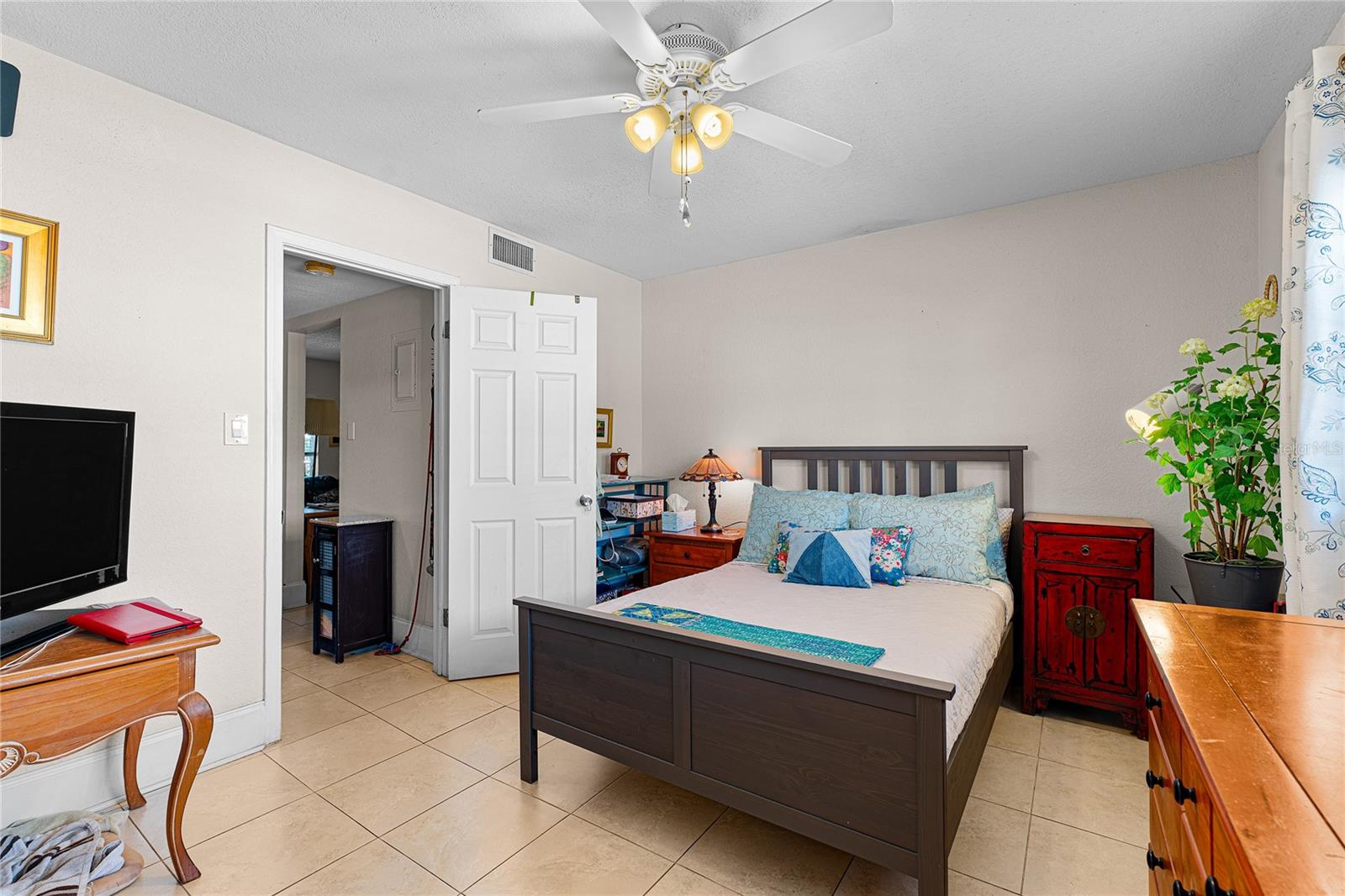 Image 17 of 33 For 208 Danube Avenue 203