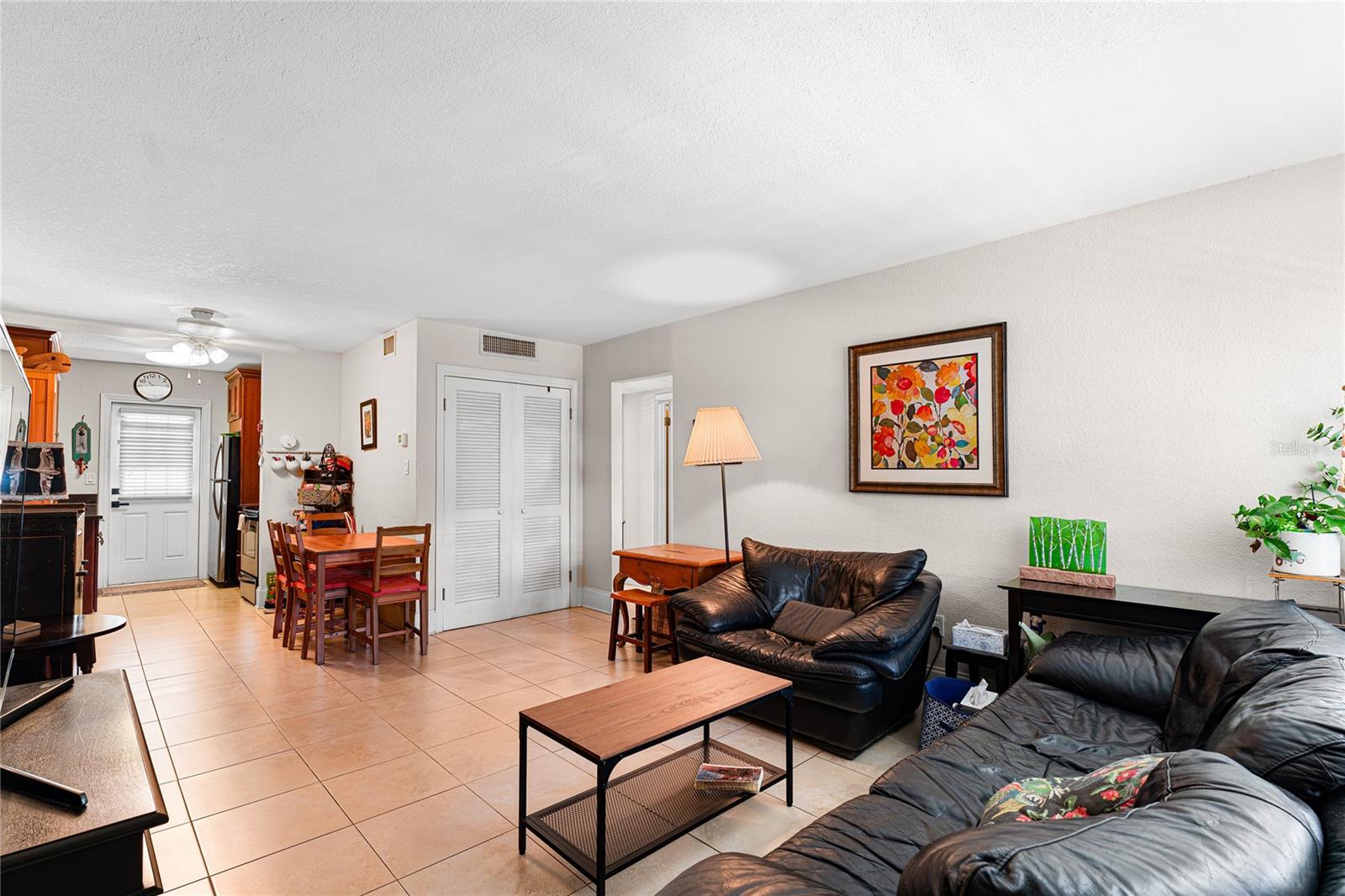 Image 6 of 33 For 208 Danube Avenue 203