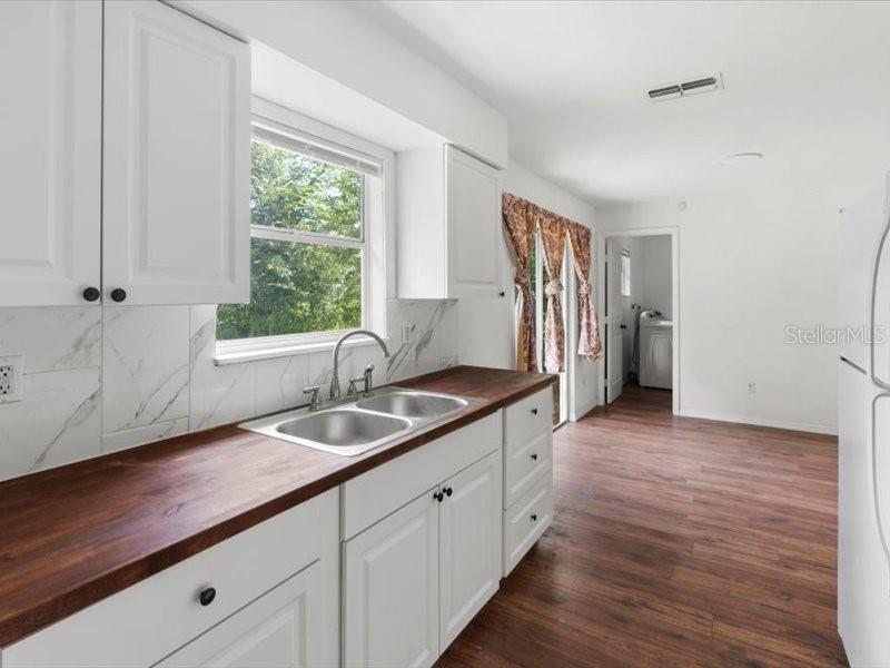 Image 8 of 18 For 1911 14th Avenue