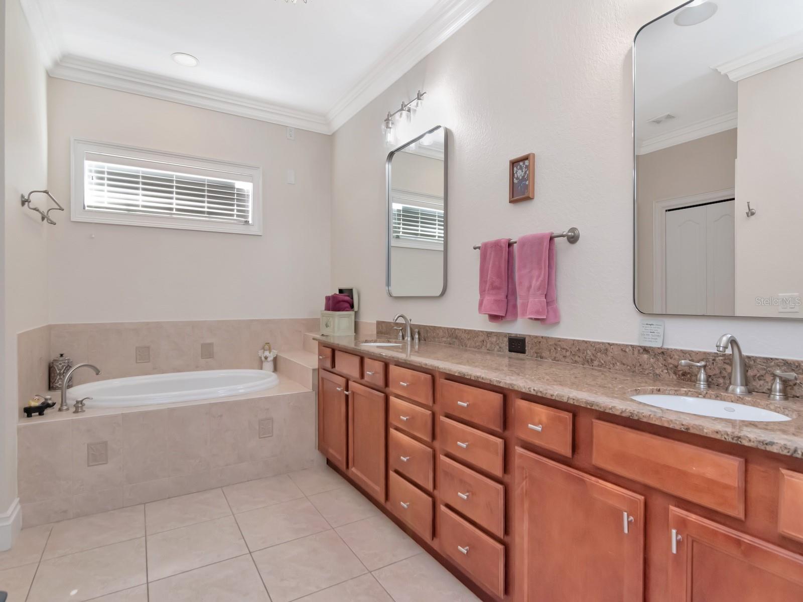 Image 32 of 49 For 2807 Sitios Street