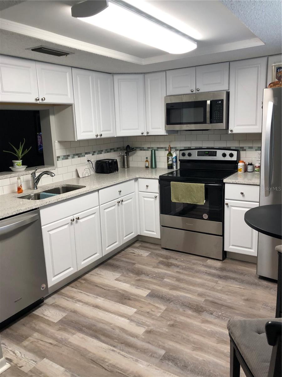 Image 3 of 19 For 860 Virginia Street 308