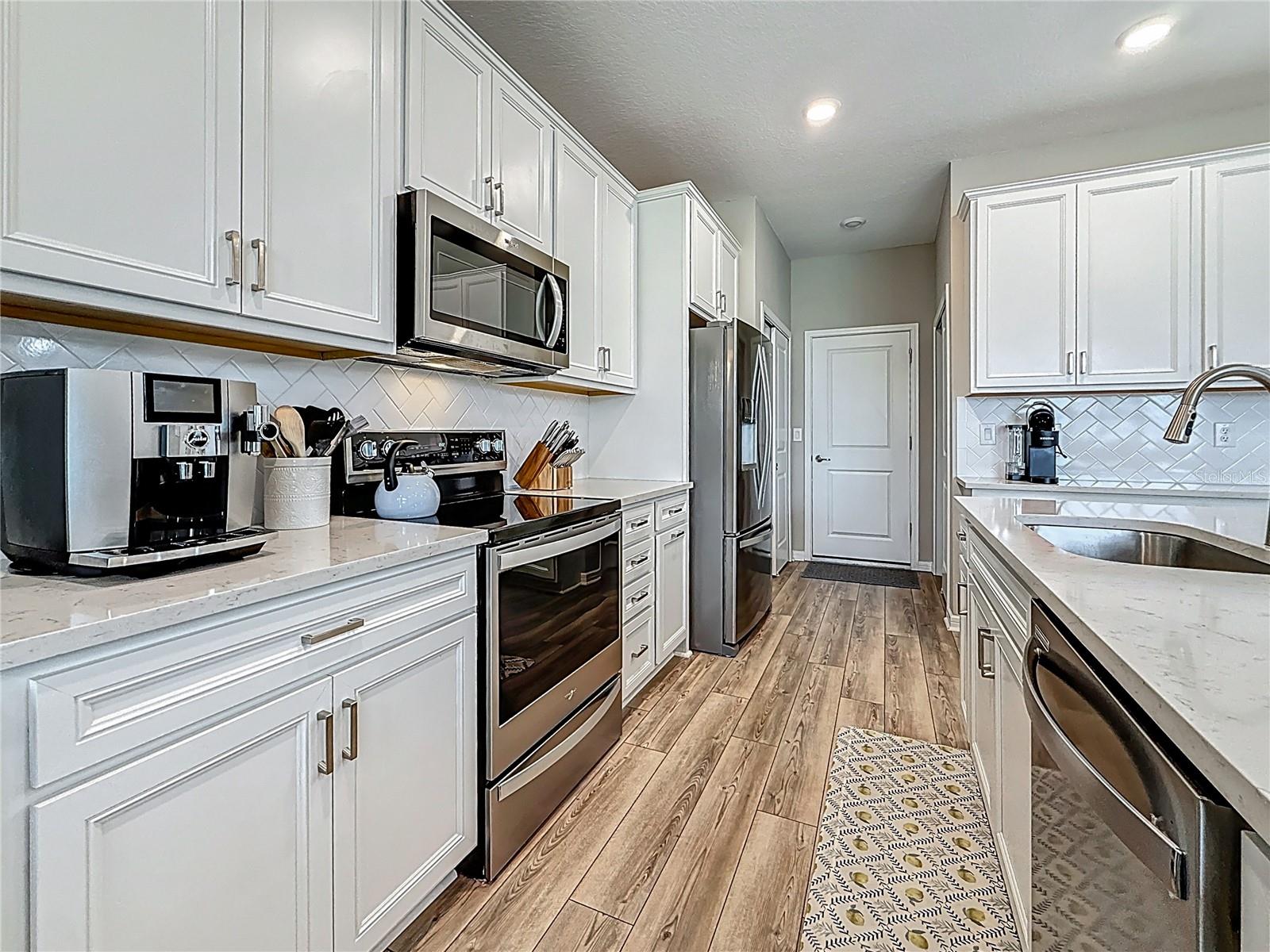 Image 21 of 63 For 11241 Beach Walk Way Ne