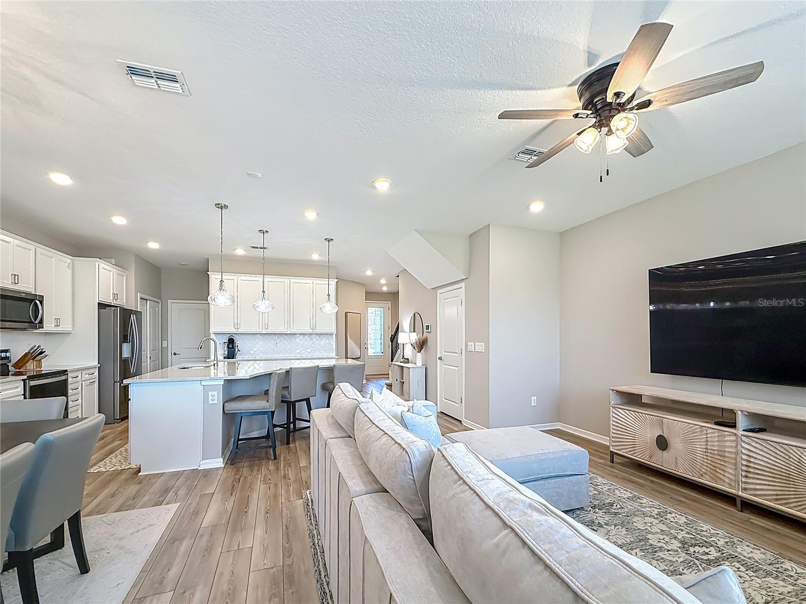Image 28 of 63 For 11241 Beach Walk Way Ne