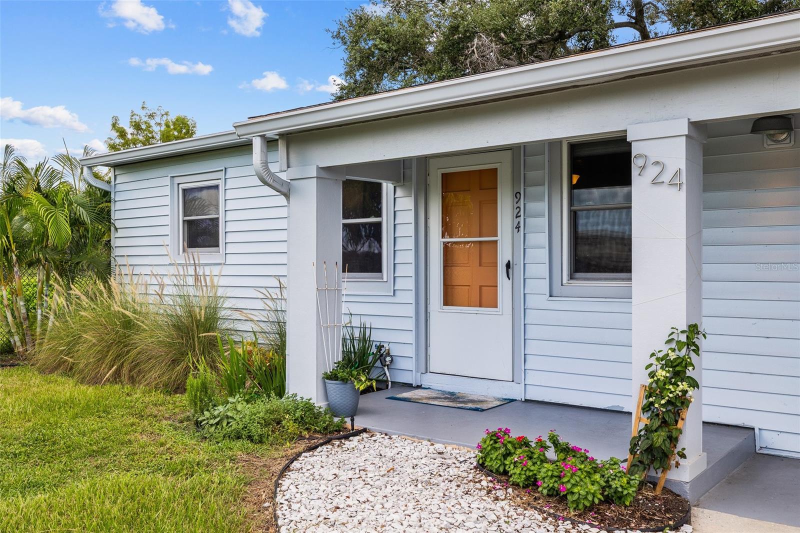 Image 3 of 29 For 924 55th Street S