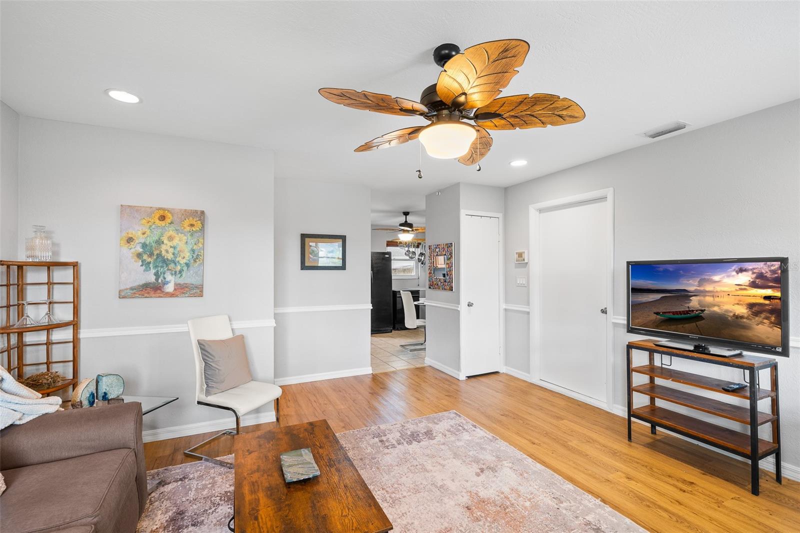 Image 4 of 29 For 924 55th Street S