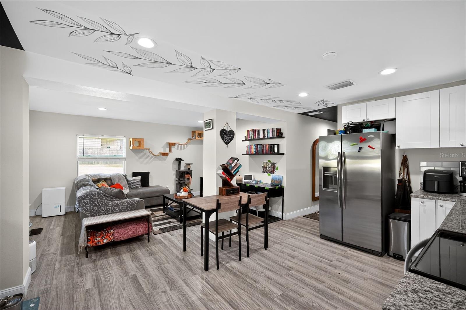 Image 5 of 15 For 910 Whiteway Drive