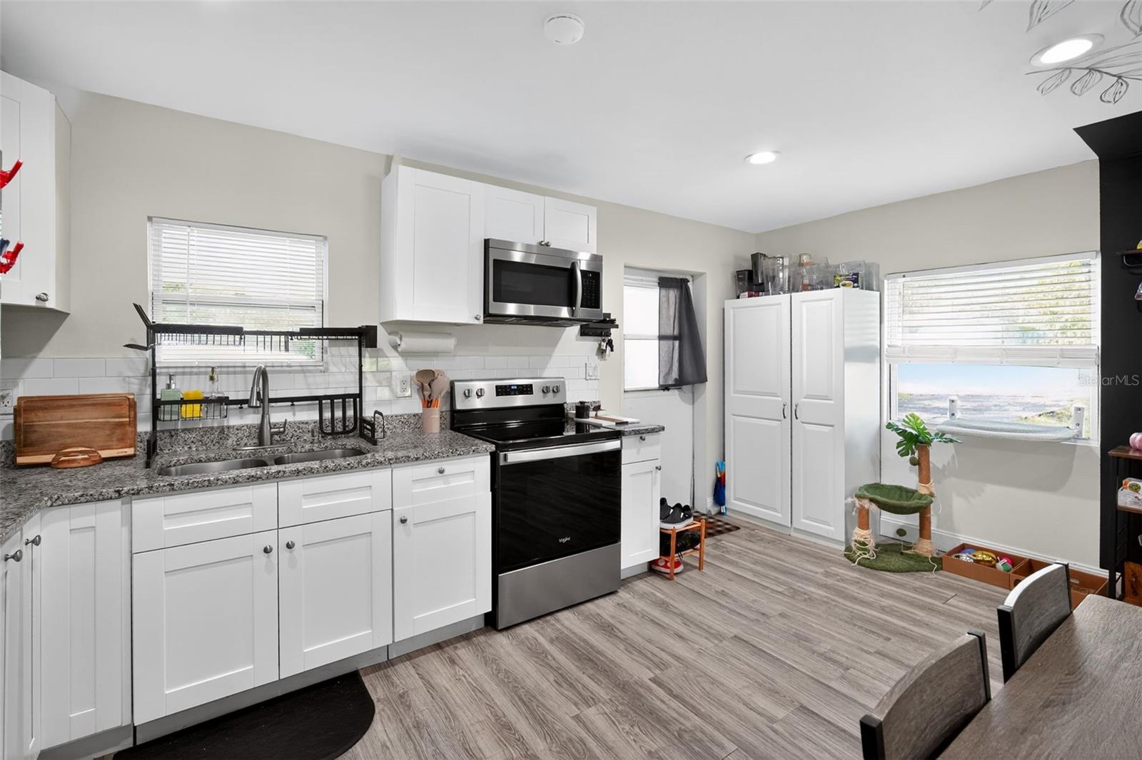 Image 9 of 15 For 910 Whiteway Drive