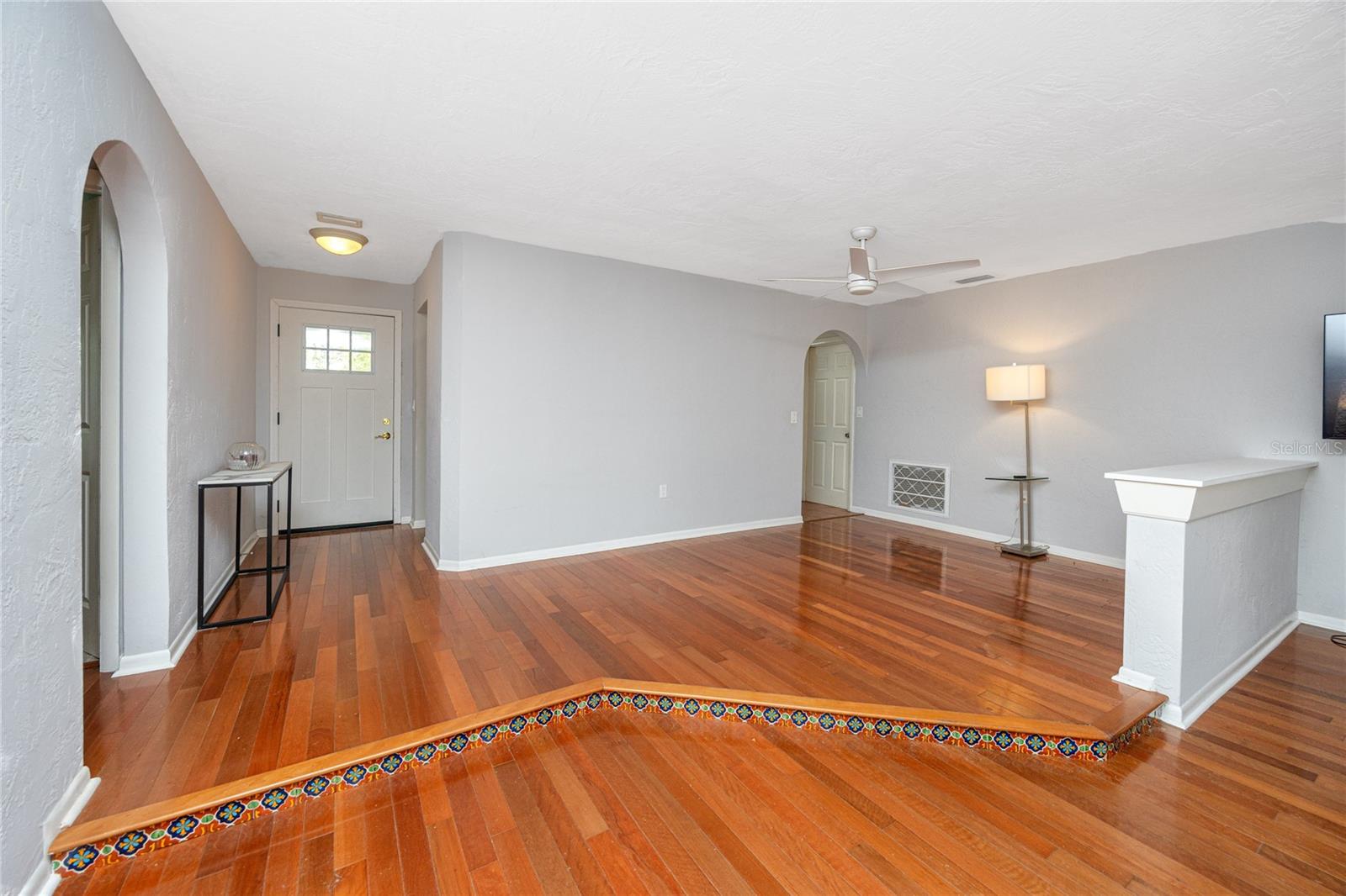 Image 10 of 35 For 849 Karen Street