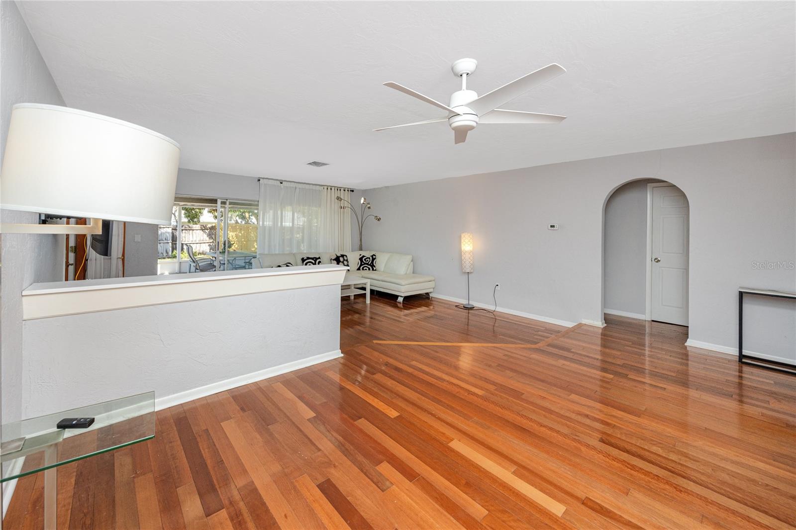 Image 11 of 35 For 849 Karen Street