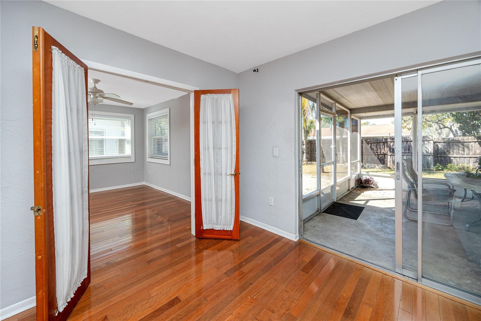 Image 14 of 35 For 849 Karen Street