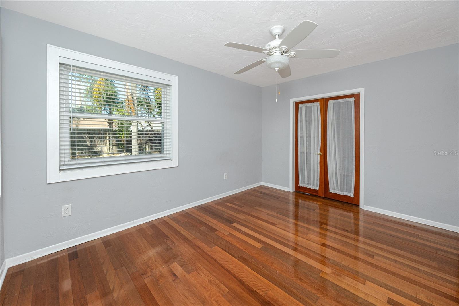 Image 16 of 35 For 849 Karen Street