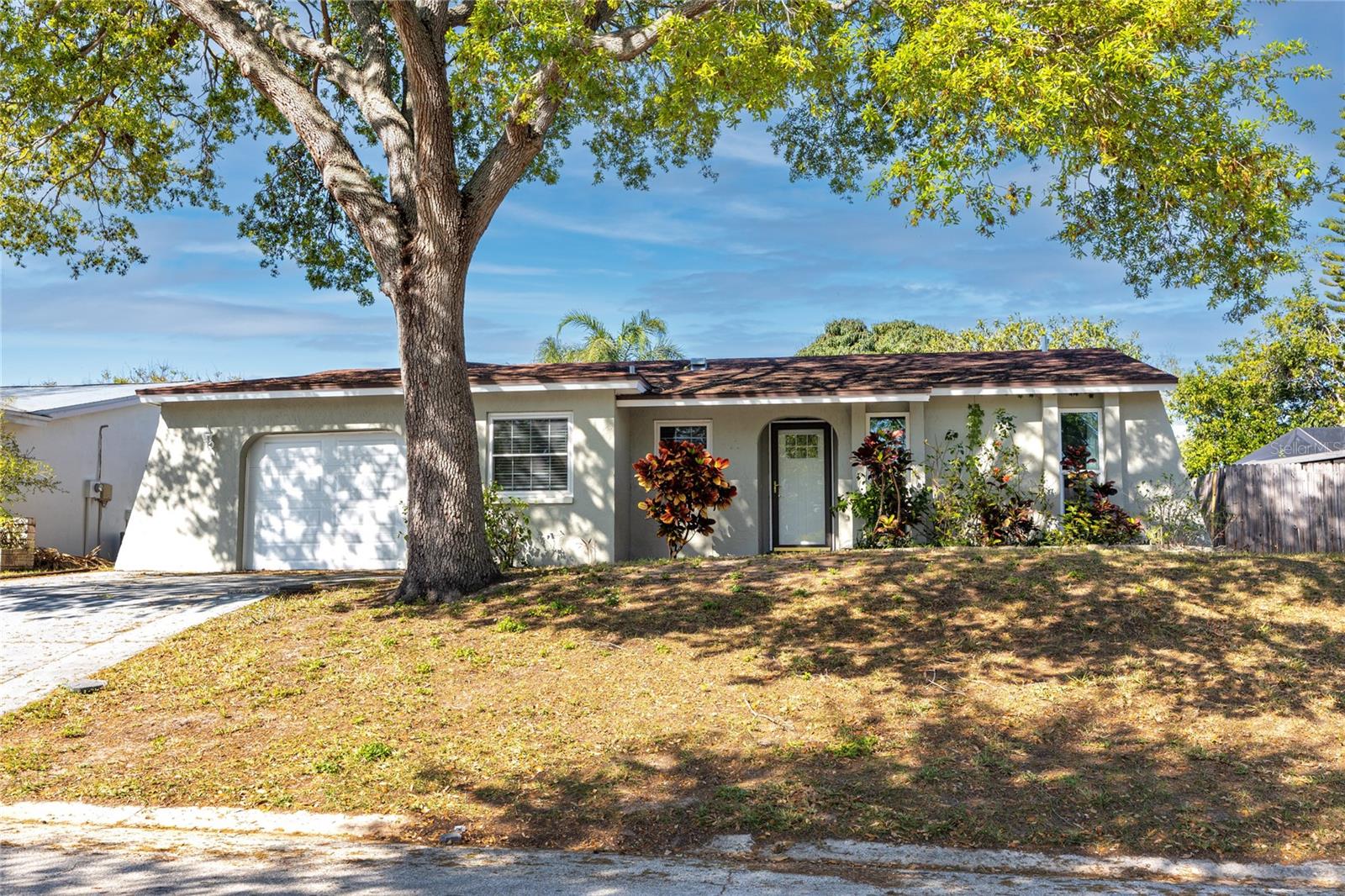 Image 2 of 35 For 849 Karen Street