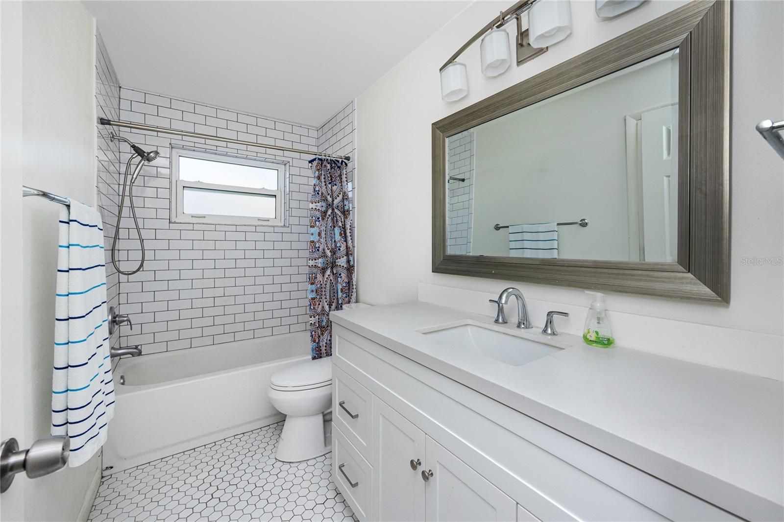 Image 21 of 35 For 849 Karen Street