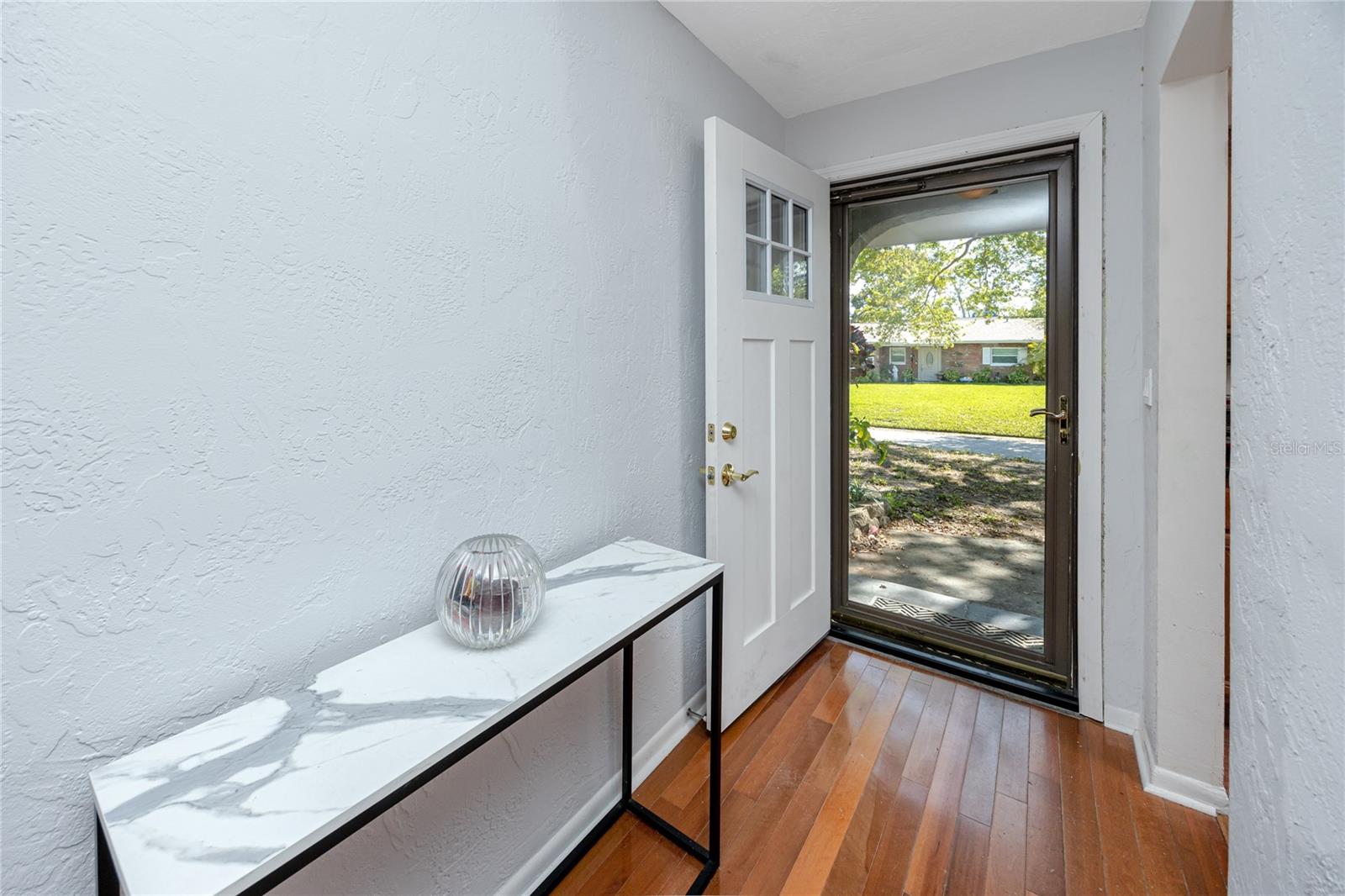 Image 3 of 35 For 849 Karen Street