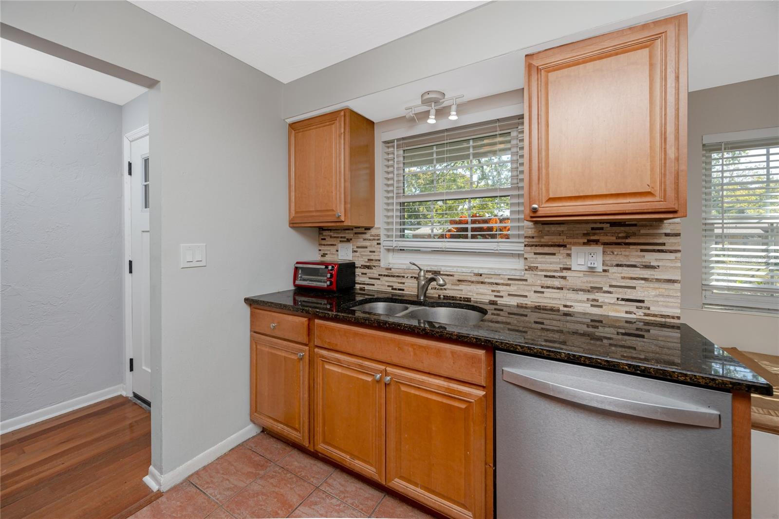 Image 4 of 35 For 849 Karen Street