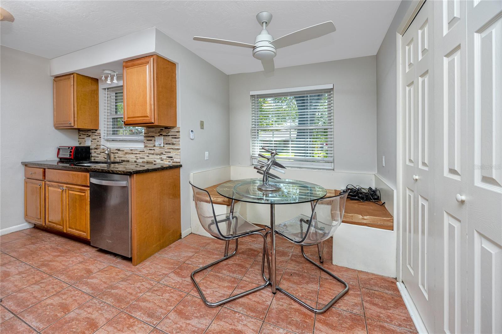 Image 7 of 35 For 849 Karen Street