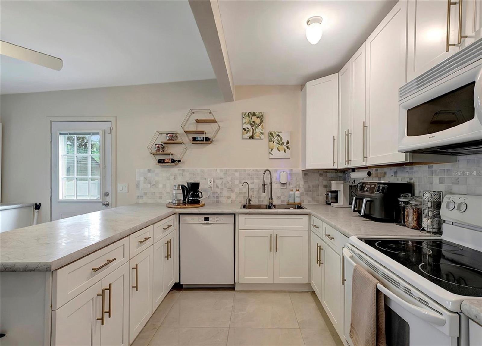 Image 17 of 31 For 8413 Hamner Avenue