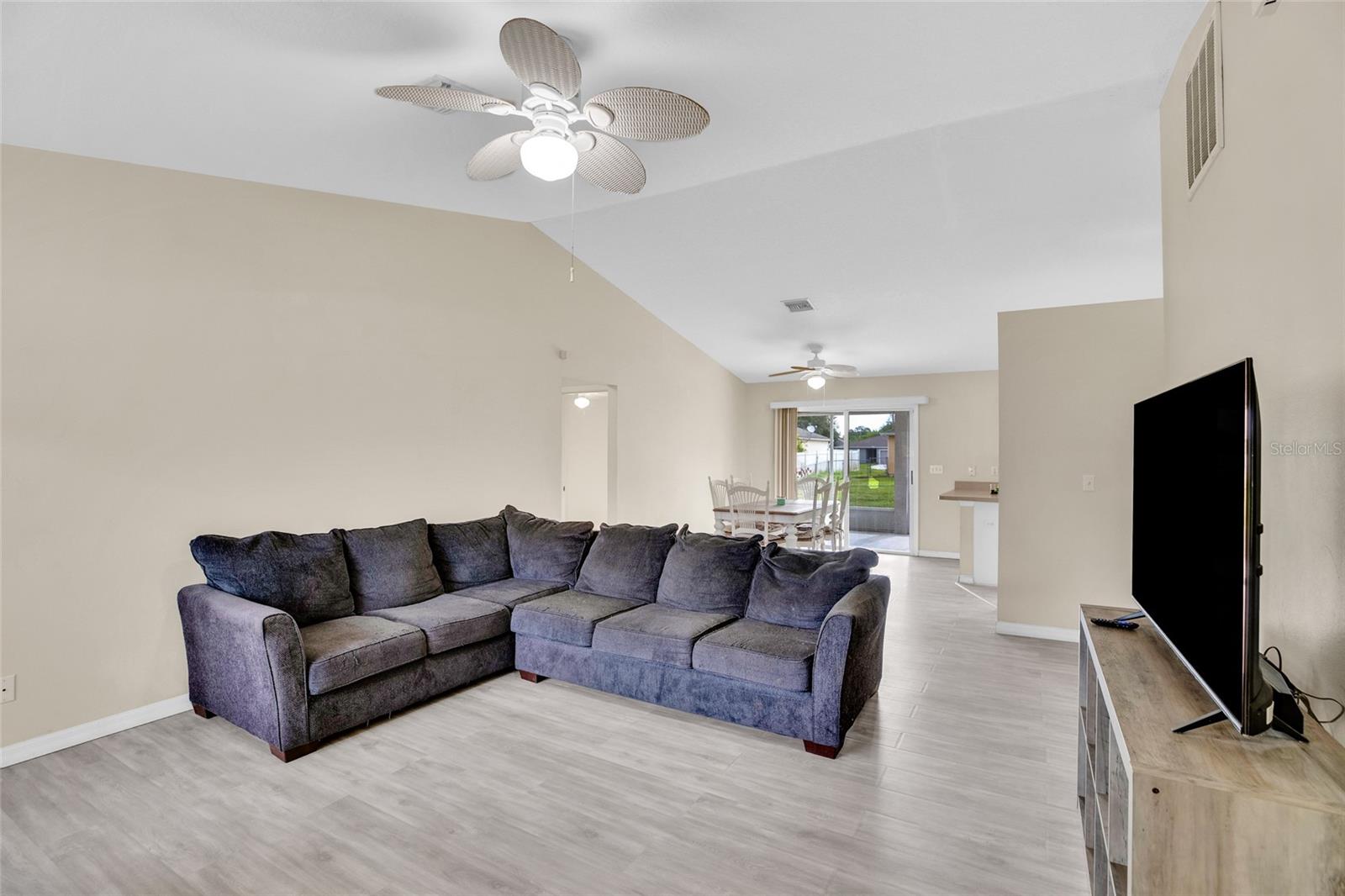 Image 5 of 32 For 7976 105th Court
