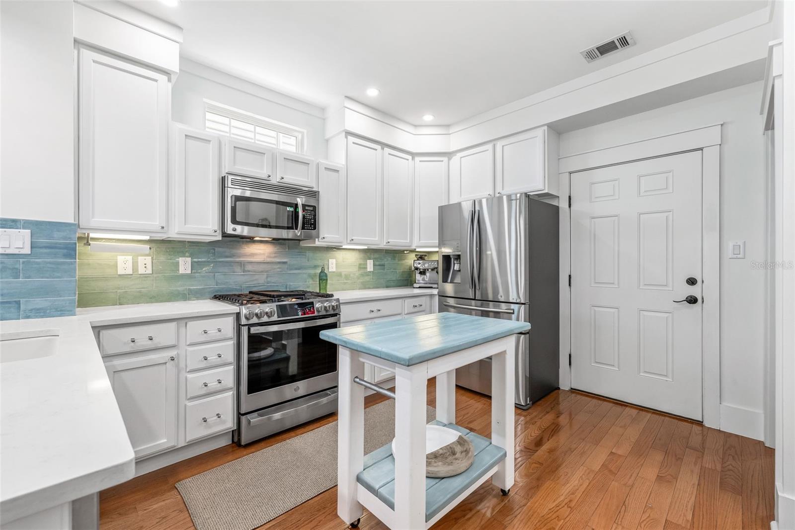 Image 15 of 65 For 474 Glencairn Circle