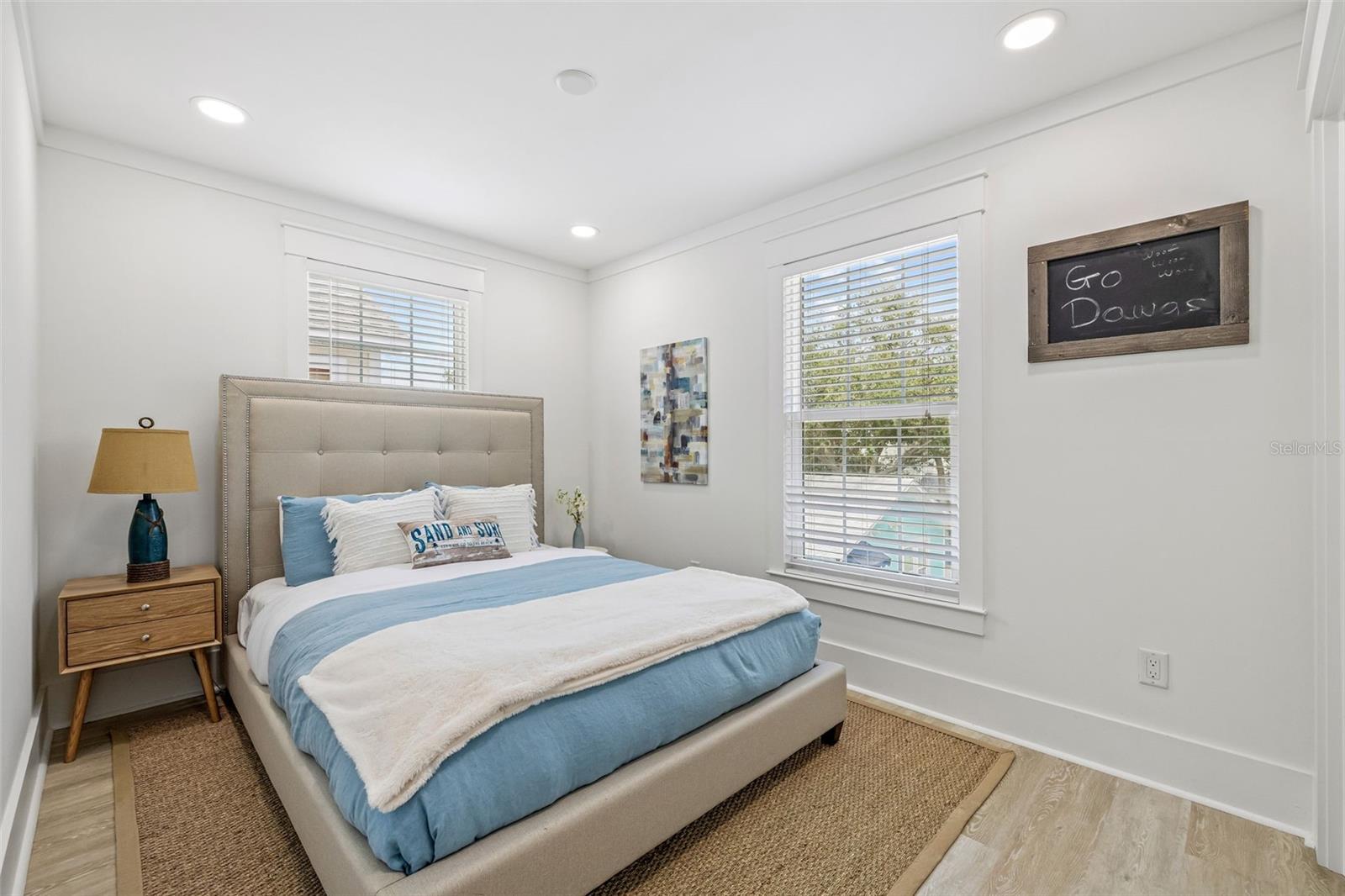 Image 33 of 65 For 474 Glencairn Circle