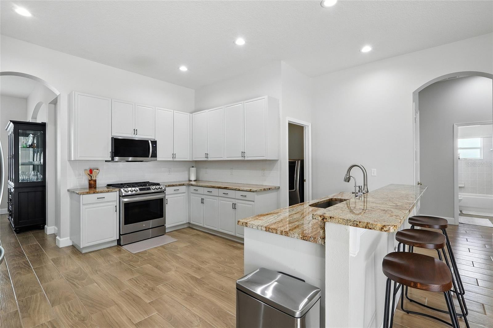 Image 13 of 46 For 16211 Bridgepark Drive