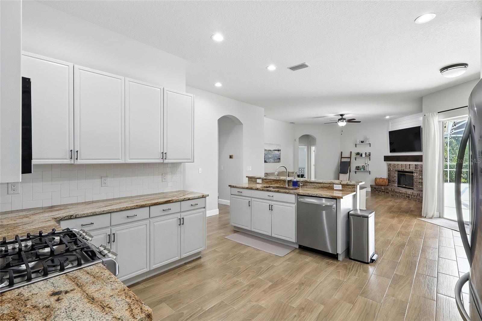 Image 14 of 46 For 16211 Bridgepark Drive