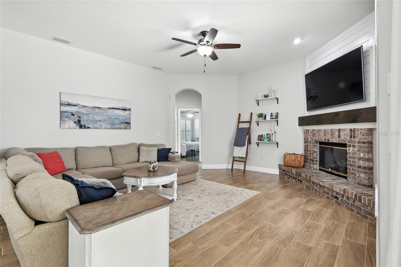 Image 16 of 46 For 16211 Bridgepark Drive