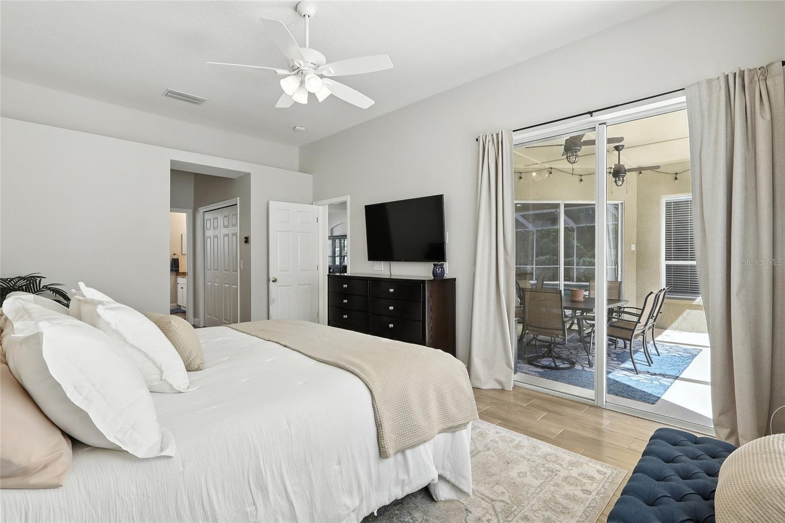 Image 21 of 46 For 16211 Bridgepark Drive