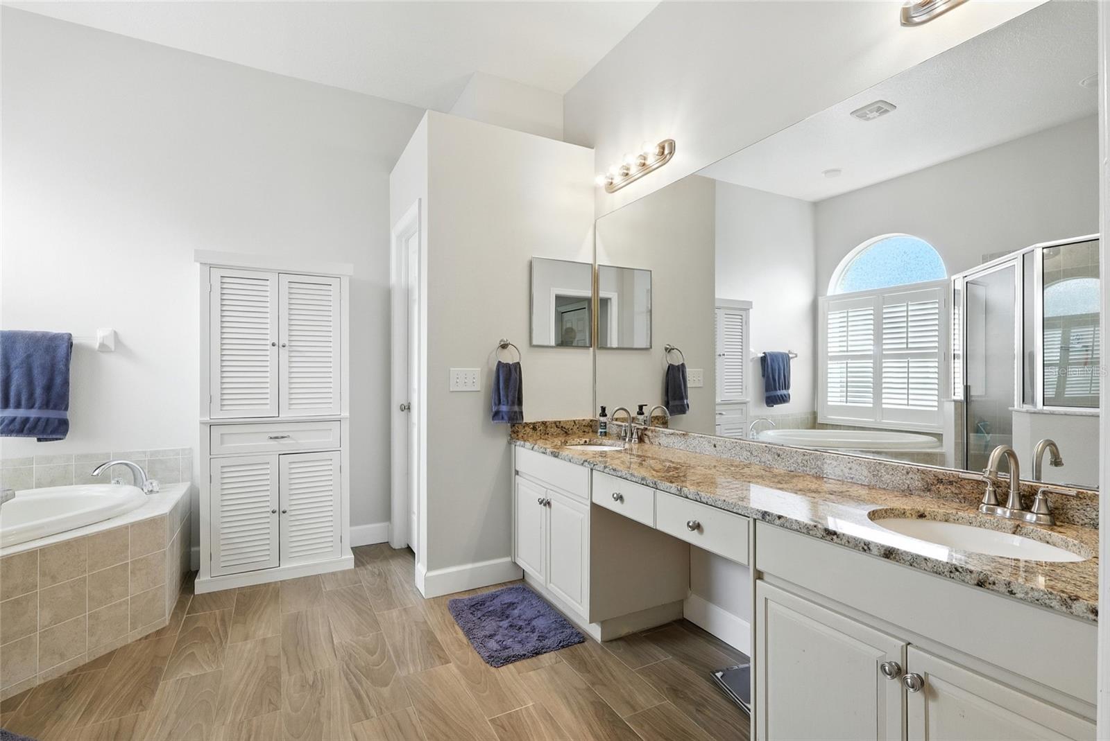 Image 23 of 46 For 16211 Bridgepark Drive
