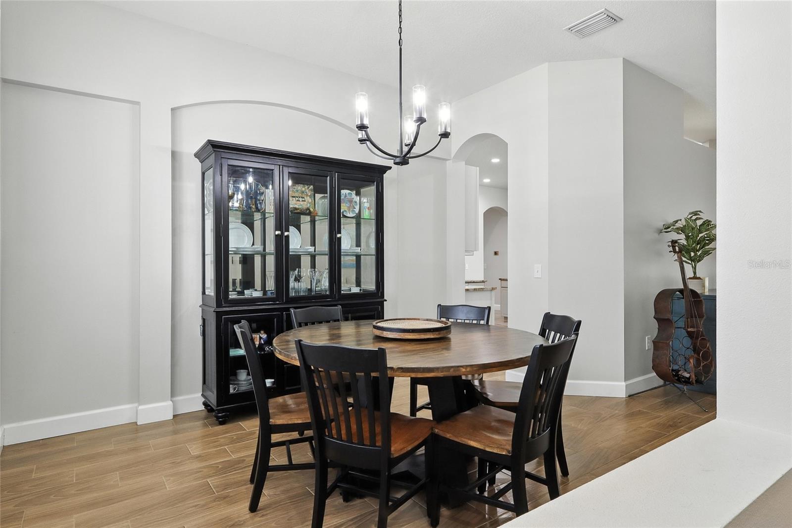 Image 5 of 46 For 16211 Bridgepark Drive