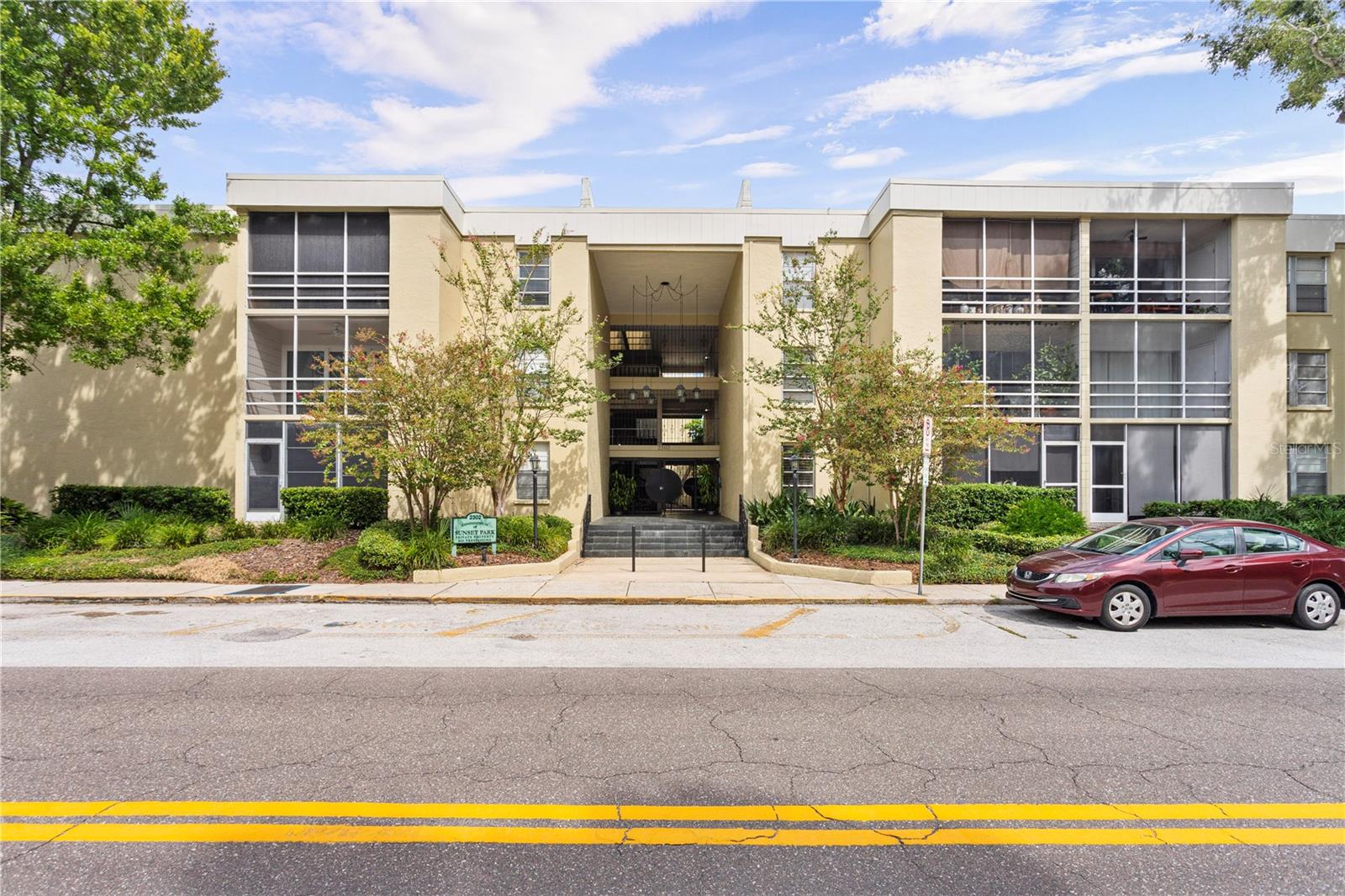 Image 2 of 31 For 2302 Manhattan Avenue 115