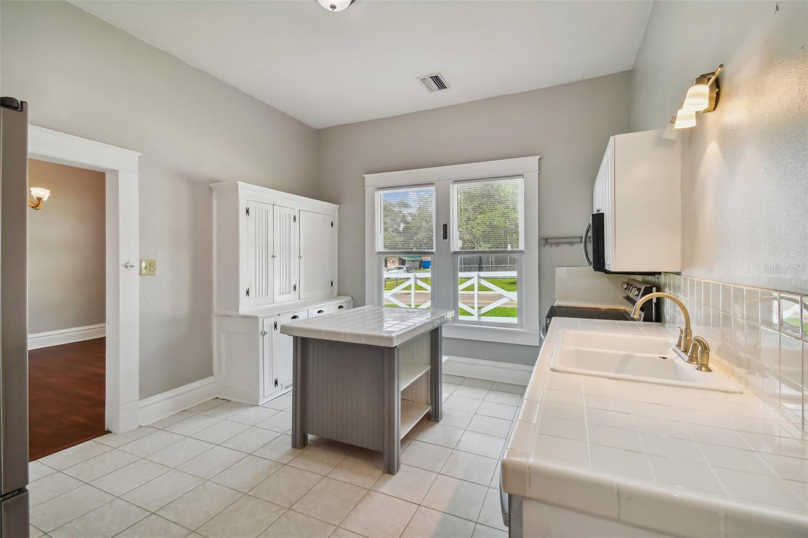 Image 18 of 49 For 38231 4th Avenue