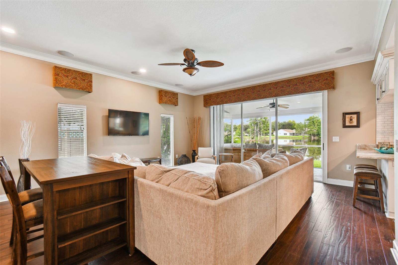 Image 10 of 81 For 17737 Esprit Drive